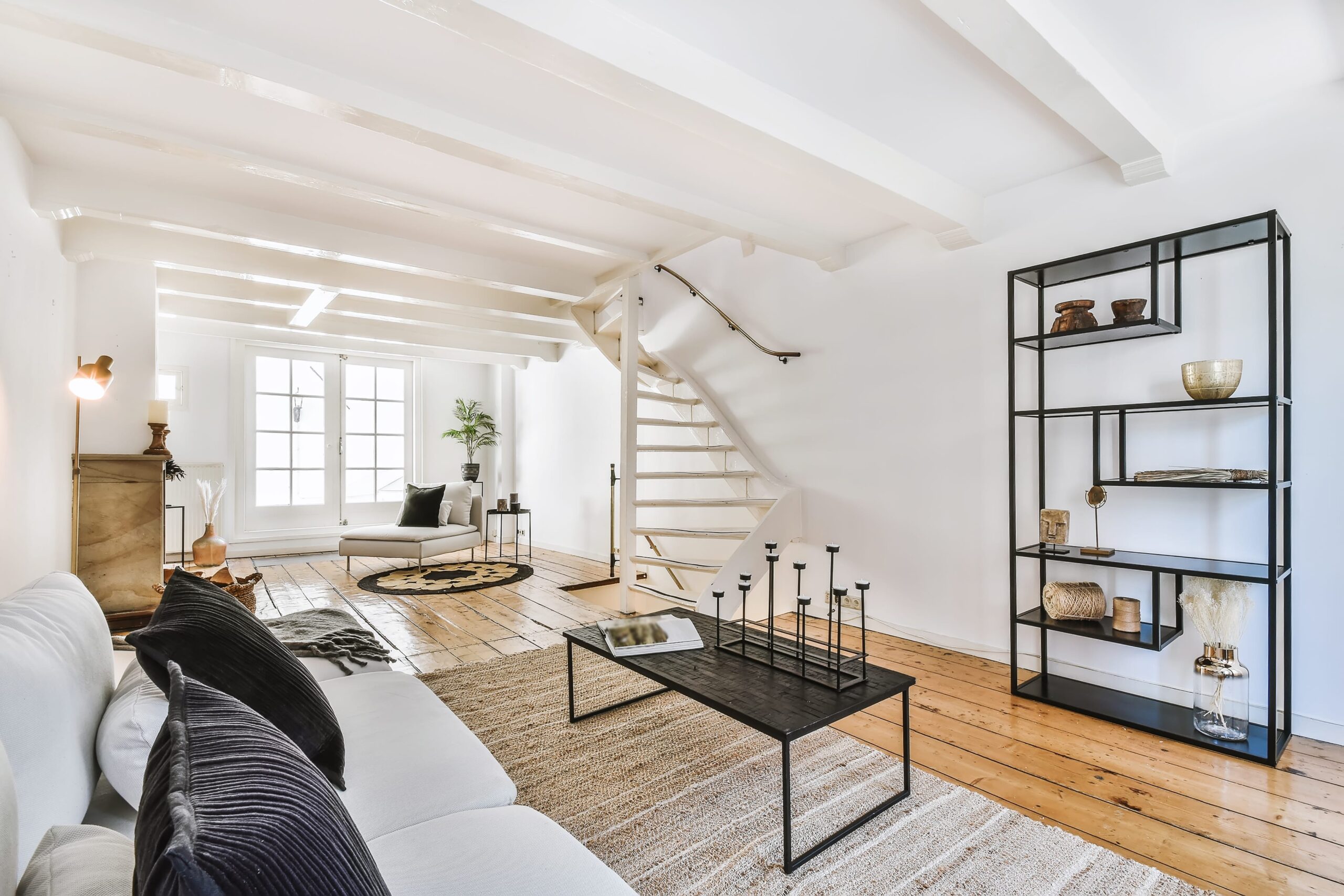 elegant-spacious-living-room-with-beautiful-furniture