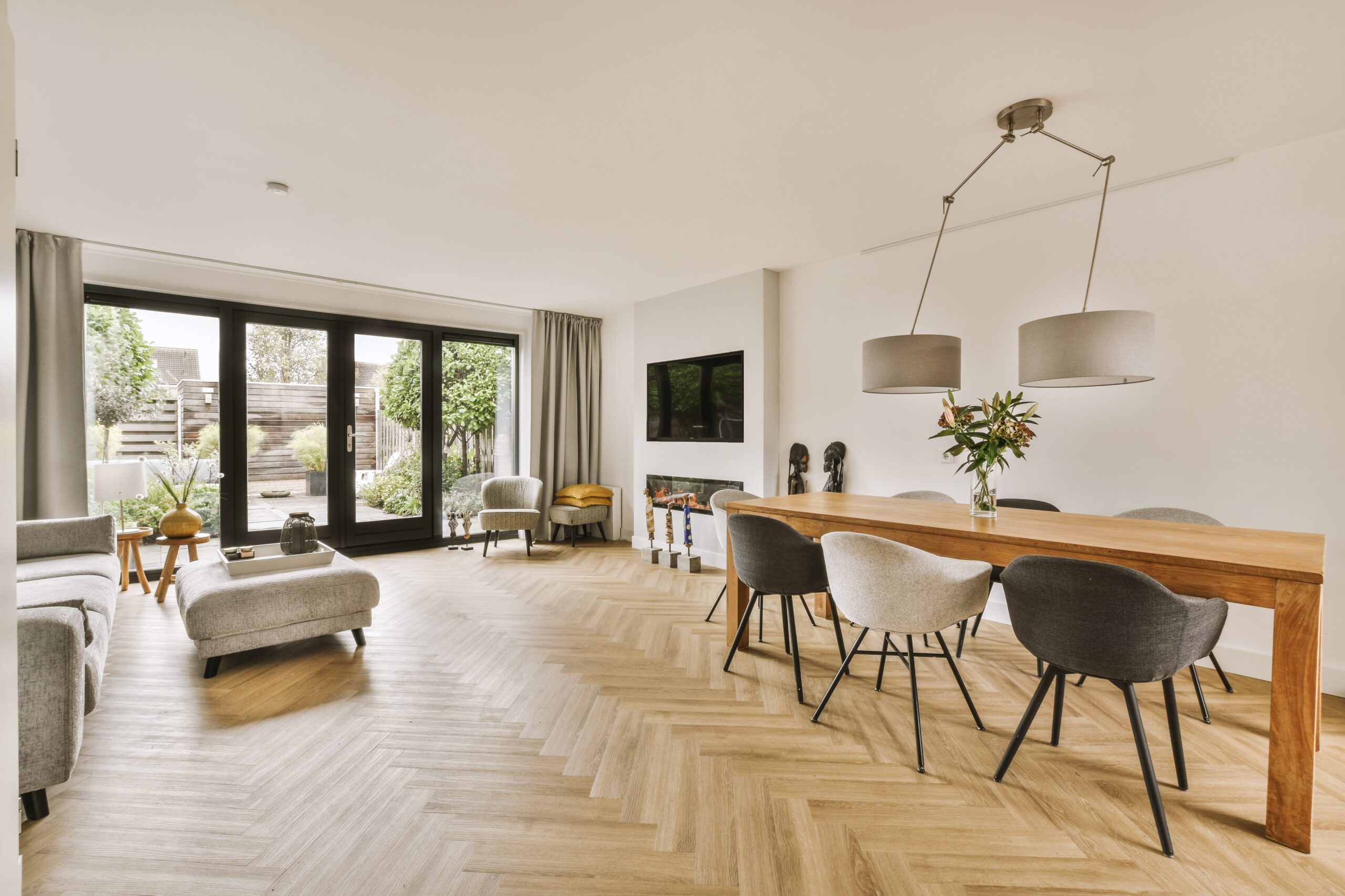 empty-chairs-tables-restaurant